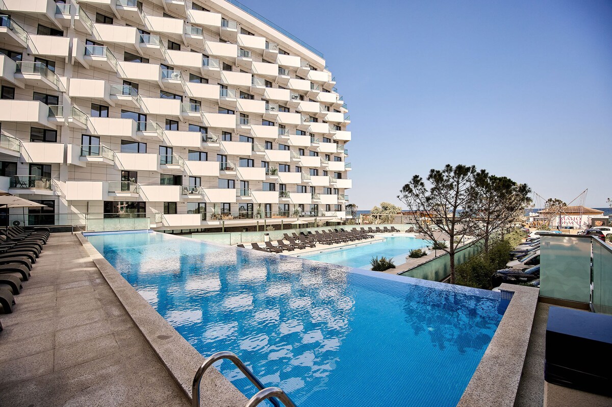 Smarald Sea View Apartment in Infinity Beach Resort - parking — Apartament — închiriere de vacanță cu vedere la mare în Infinity Resort & SPA, Mamaia Nord, Constanța, România — fotografia 7 a proprietății | Aqua Vista Rentals