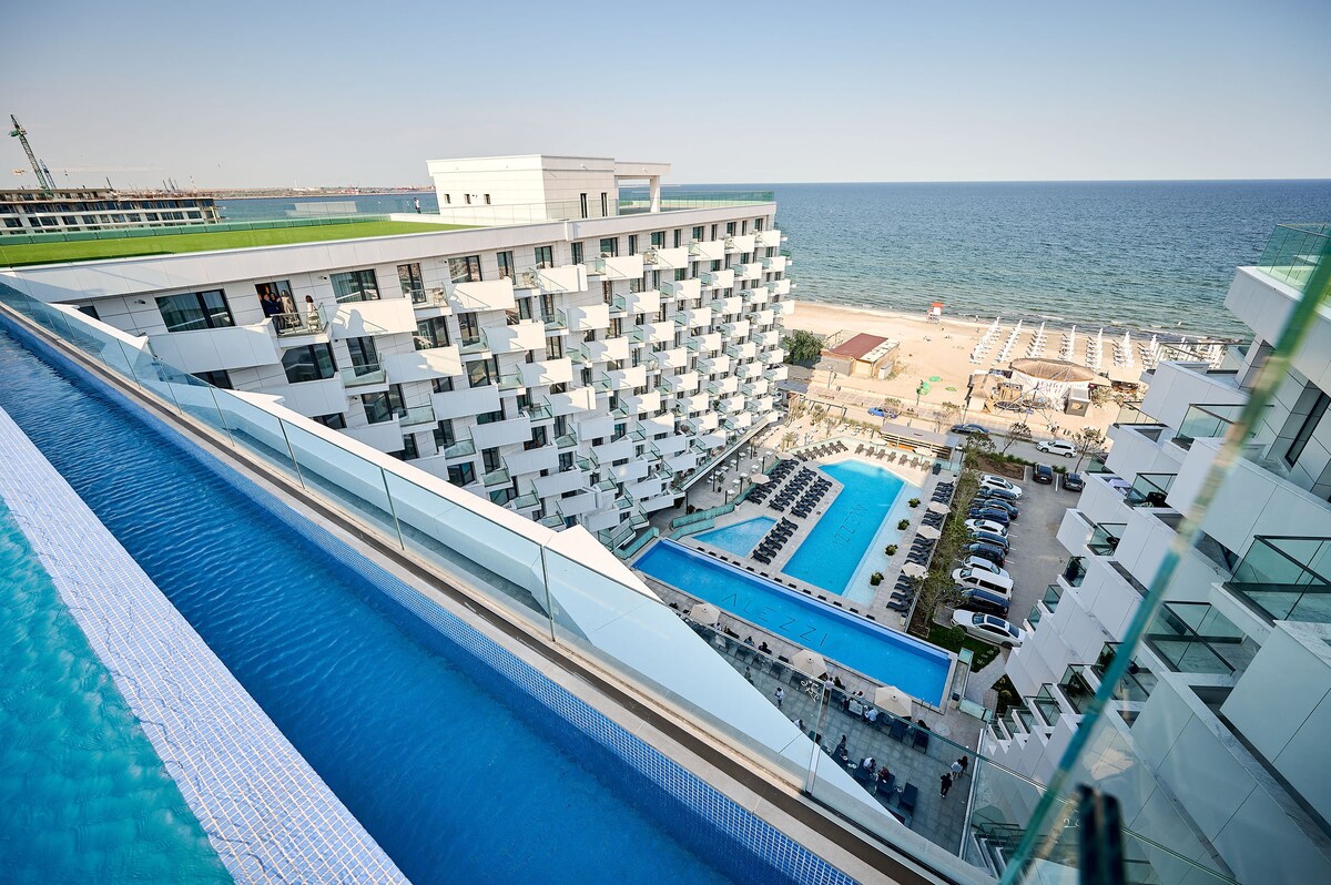 VDR Holiday Apartment 139 in Infinity Beach Resort - parking — Apartament — închiriere de vacanță cu vedere la mare în Infinity Resort & SPA, Mamaia Nord, Constanța, România — fotografia principală a proprietății | Aqua Vista Rentals