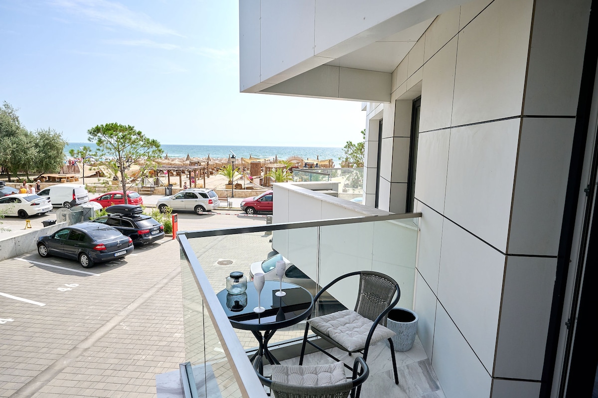 VDR Vacation Apartment 12 in Infinity Beach Resort - parking — Apartament — închiriere de vacanță cu vedere la mare în Infinity Resort & SPA, Mamaia Nord, Constanța, România — fotografia 8 a proprietății | Aqua Vista Rentals