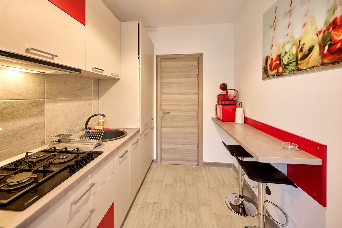 Red4You Apartment Spa and Pool Beach Resort — Apartament — închiriere de vacanță în Alezzi Beach Resort, Mamaia Nord, Constanța, România — fotografia 7 a proprietății | Aqua Vista Rentals