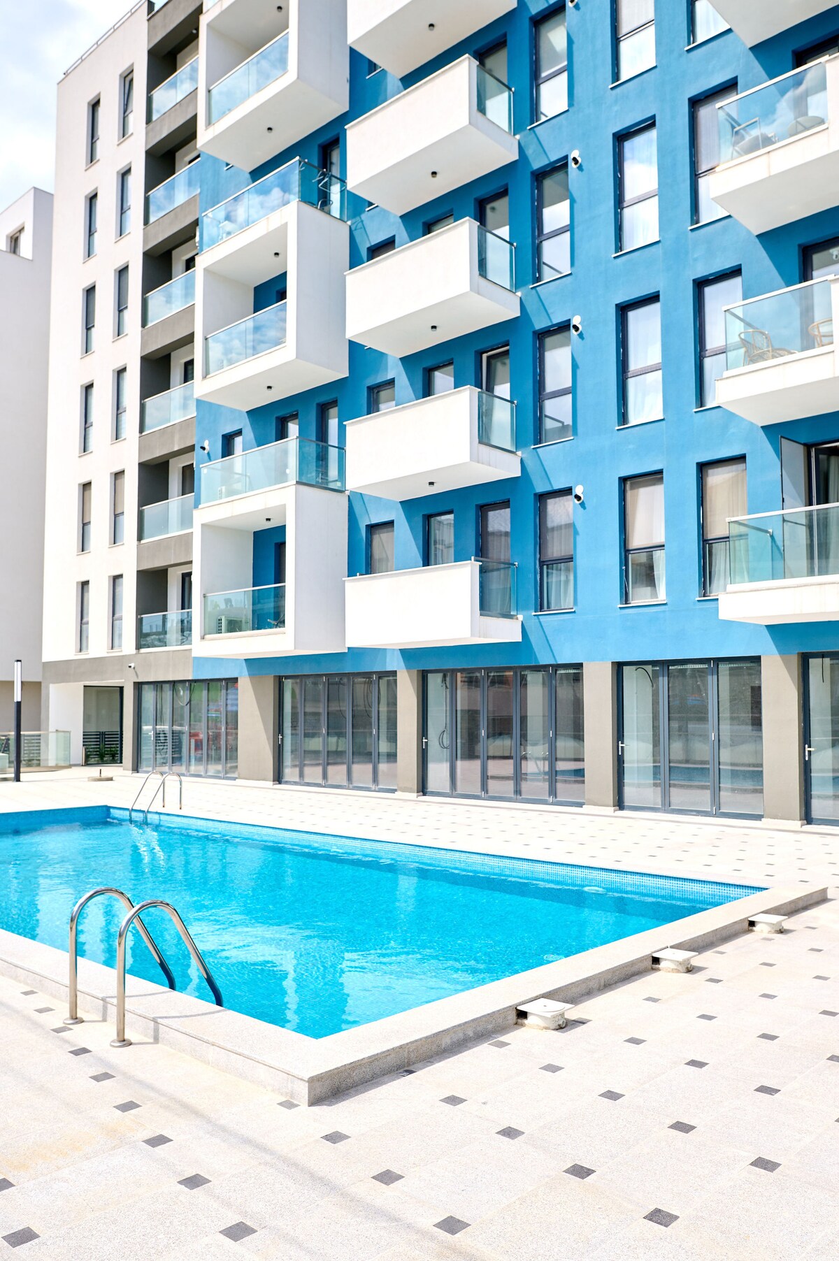 Ziano Beach Apartment in Nord10 Pool Resort — Apartment — vacation rental at Nord10 by Alezzi, Mamaia Nord, Constanța, Romania — property photo 7 | Aqua Vista Rentals