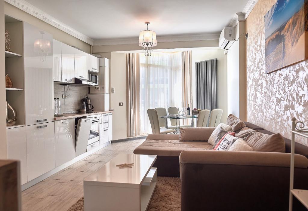 Panoramic SeaView Apartment Spa&Pool Resort - parking — Apartment — sea-view vacation rental at Alezzi Beach Resort, Mamaia Nord, Constanța, Romania — property photo 3 | Aqua Vista Rentals