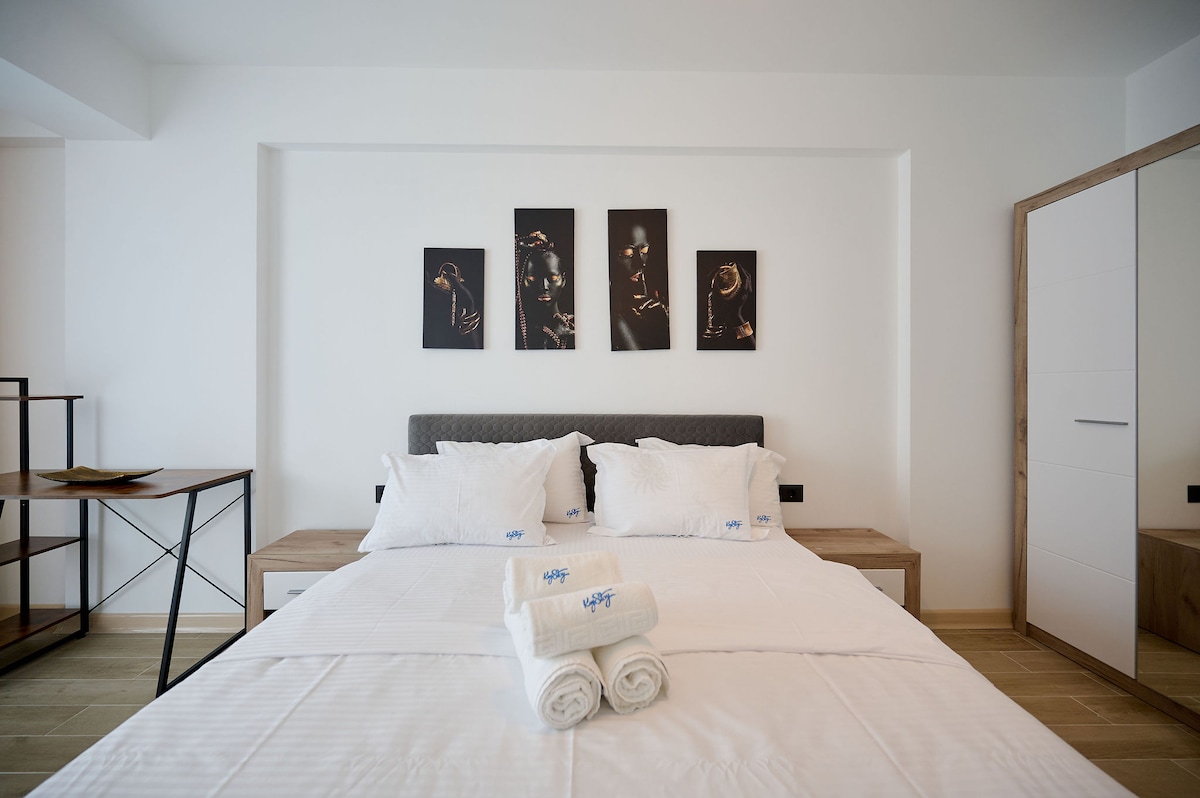 La Playa Apartment in Infinity Beach Resort - parking — Apartment — sea-view vacation rental at Infinity Resort & SPA, Mamaia Nord, Constanța, Romania — property photo 8 | Aqua Vista Rentals