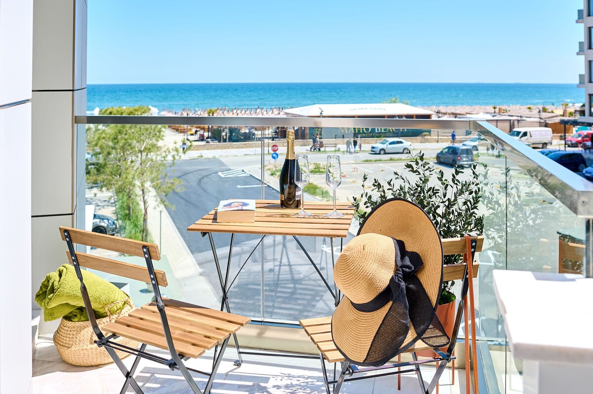 Seaside Serenity Apartment in Infinity Beach Resort - parking — Apartament — închiriere de vacanță în Infinity Resort & SPA, Mamaia Nord, Constanța, România — fotografia principală a proprietății | Aqua Vista Rentals