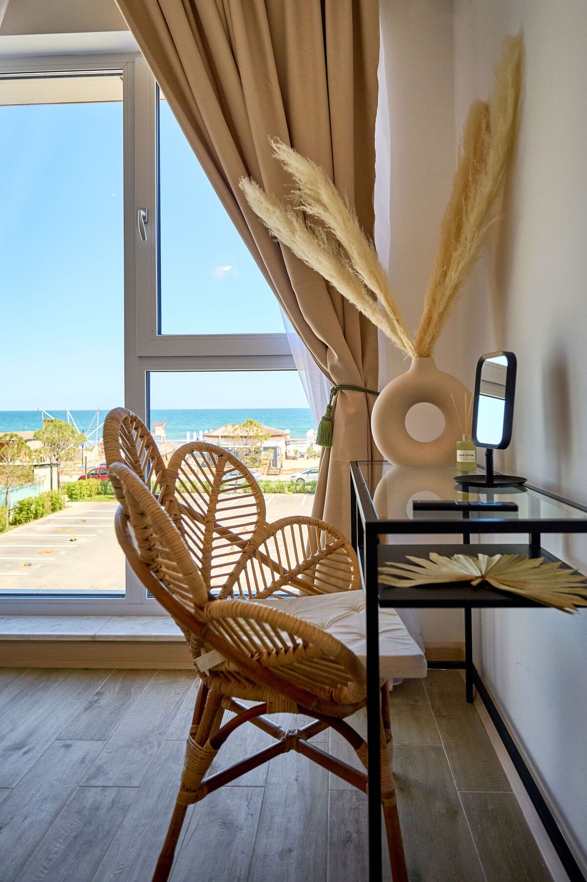 Seaside Serenity Apartment in Infinity Beach Resort - parking — Apartament — închiriere de vacanță în Infinity Resort & SPA, Mamaia Nord, Constanța, România — fotografia 7 a proprietății | Aqua Vista Rentals