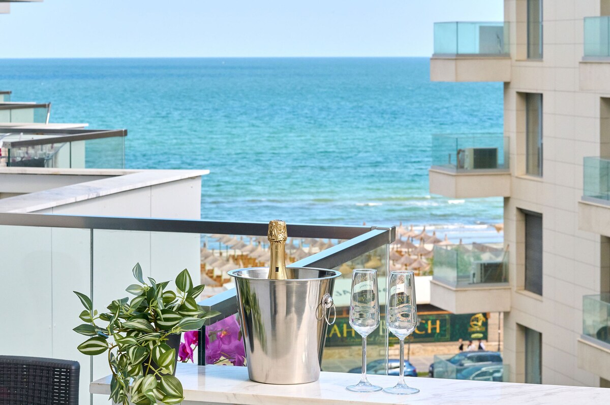 Summer Residence Apartment in Infinity Beach Resort - parking — Apartament — închiriere de vacanță în Infinity Resort & SPA, Mamaia Nord, Constanța, România — fotografia principală a proprietății | Aqua Vista Rentals