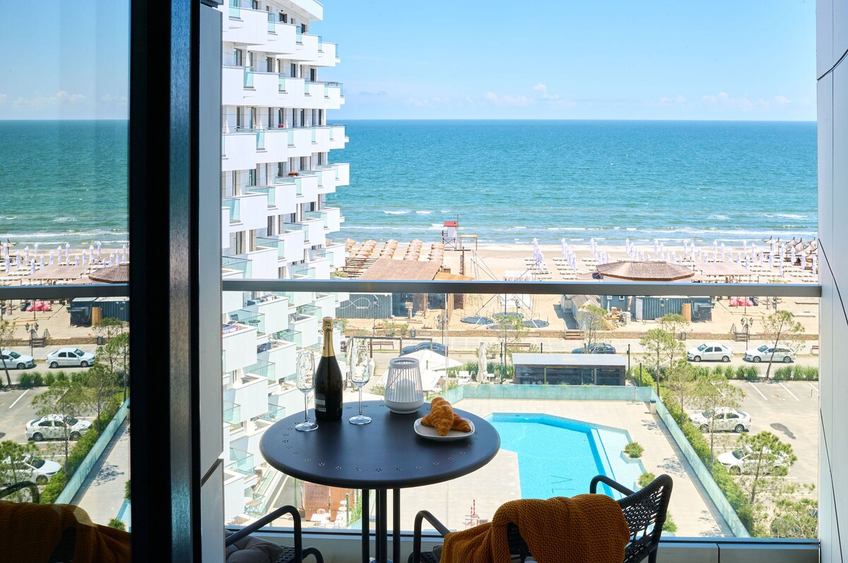 MIRA Studio in Infinity Beach Resort - parking — Studio — închiriere de vacanță în Infinity Resort & SPA, Mamaia Nord, Constanța, România — fotografia principală a proprietății | Aqua Vista Rentals