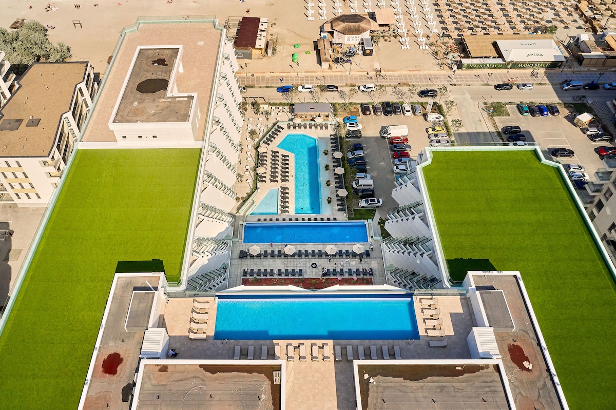MIRA Studio in Infinity Beach Resort - parking — Studio — închiriere de vacanță în Infinity Resort & SPA, Mamaia Nord, Constanța, România — fotografia 8 a proprietății | Aqua Vista Rentals