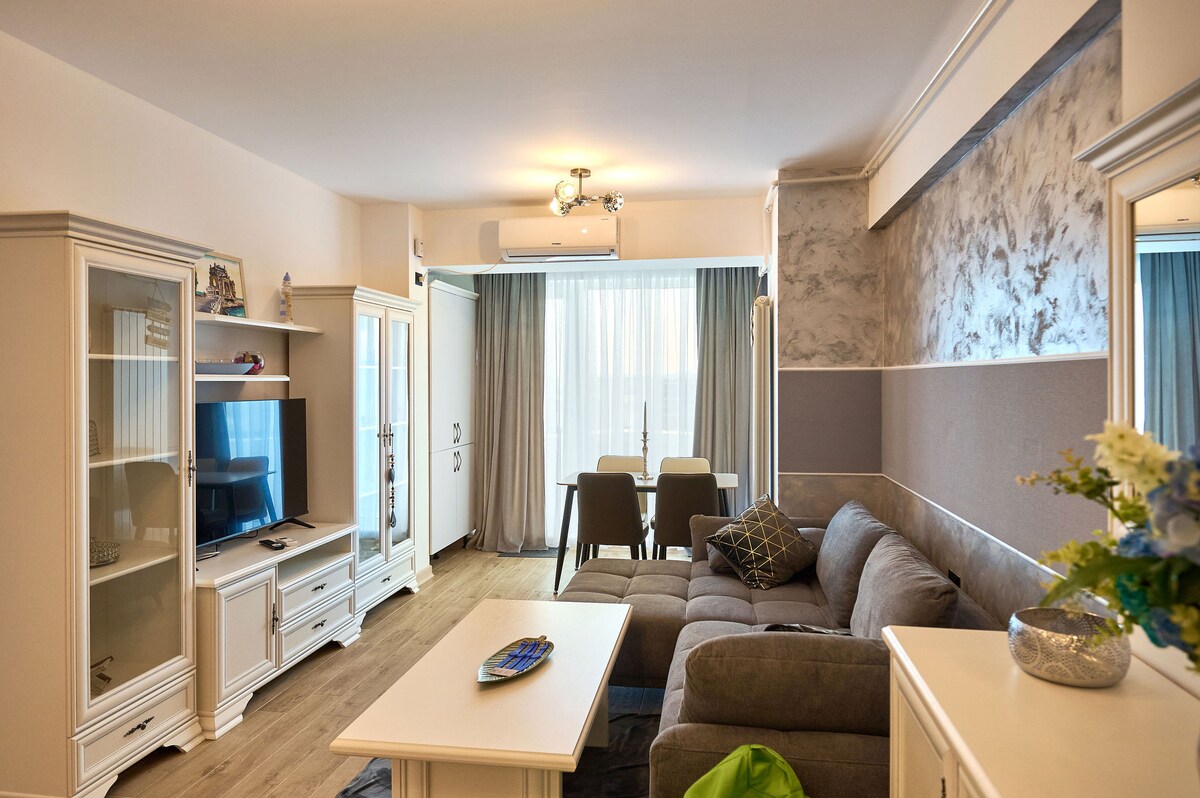 Sea Gem Apartment in Infinity Beach Resort parking — Apartament — închiriere de vacanță cu vedere la mare în Infinity Resort & SPA, Mamaia Nord, Constanța, România — fotografia 3 a proprietății | Aqua Vista Rentals