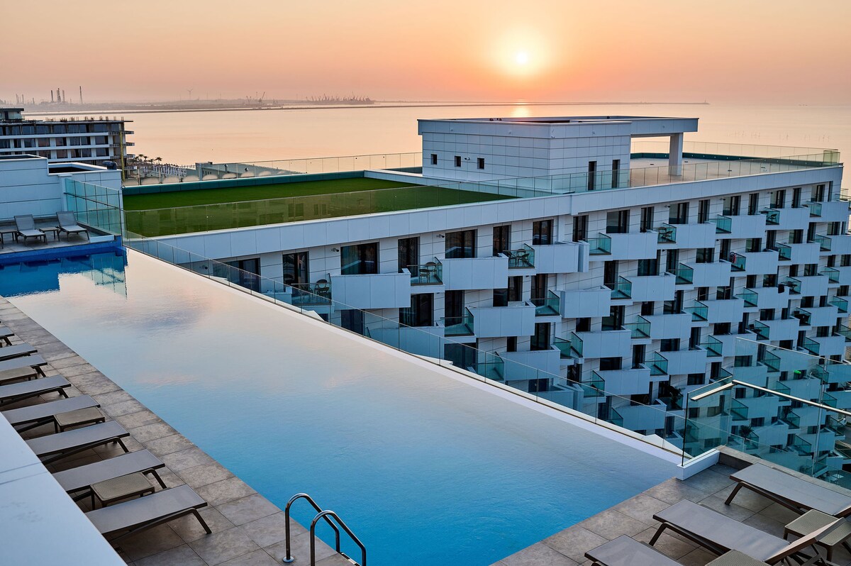 Sea Gem Apartment in Infinity Beach Resort parking — Apartament — închiriere de vacanță cu vedere la mare în Infinity Resort & SPA, Mamaia Nord, Constanța, România — fotografia 4 a proprietății | Aqua Vista Rentals