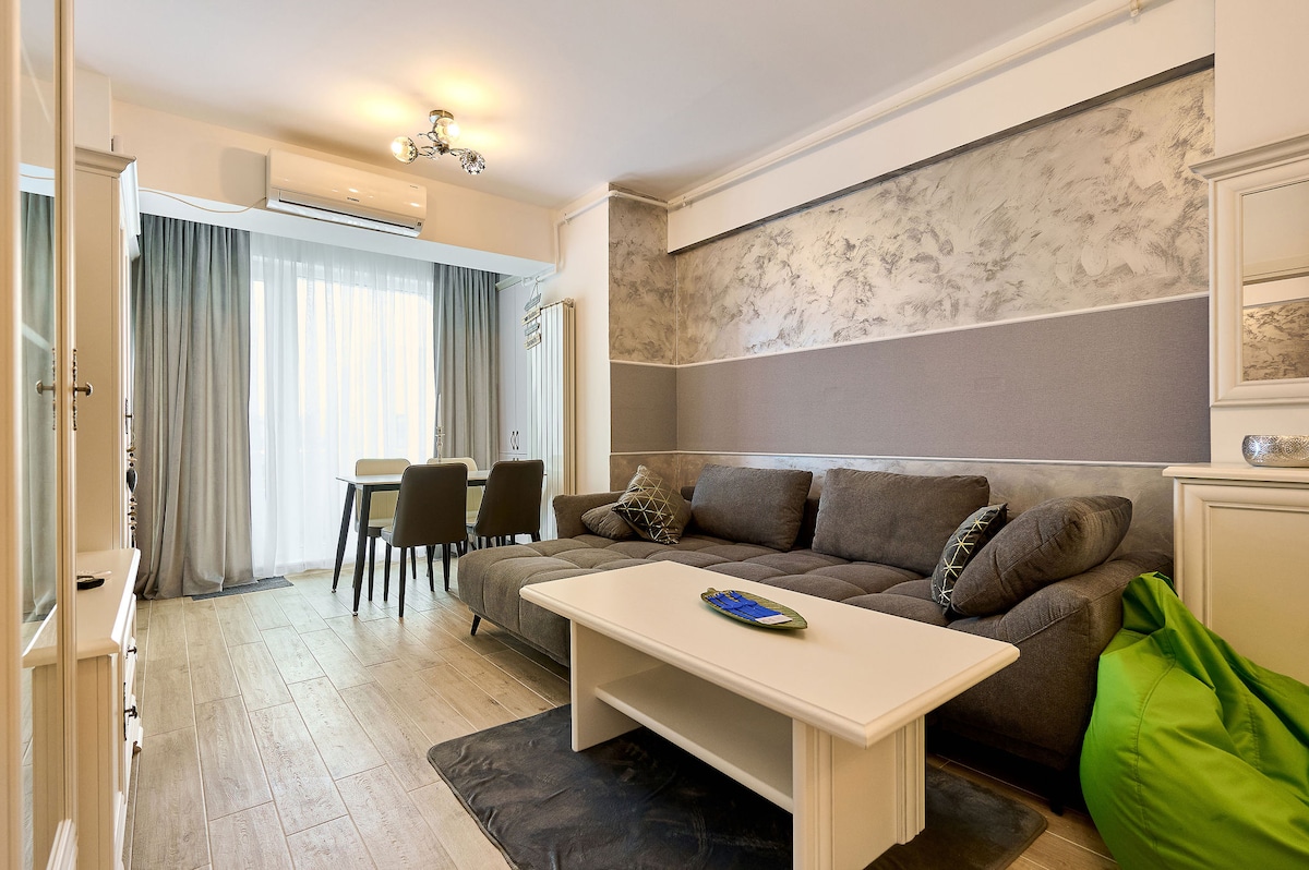 Sea Gem Apartment in Infinity Beach Resort parking — Apartament — închiriere de vacanță cu vedere la mare în Infinity Resort & SPA, Mamaia Nord, Constanța, România — fotografia 5 a proprietății | Aqua Vista Rentals