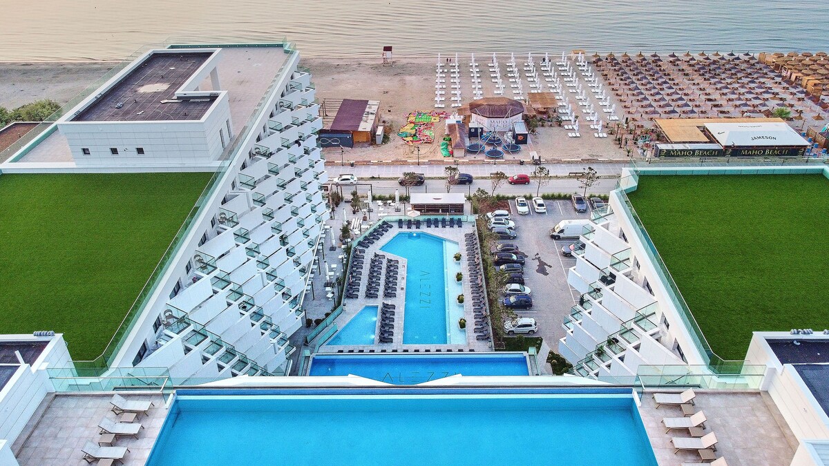 Niko Apartment in Infinity Beach Resort - parking — Apartament — închiriere de vacanță cu vedere la mare în Infinity Resort & SPA, Mamaia Nord, Constanța, România — fotografia 7 a proprietății | Aqua Vista Rentals