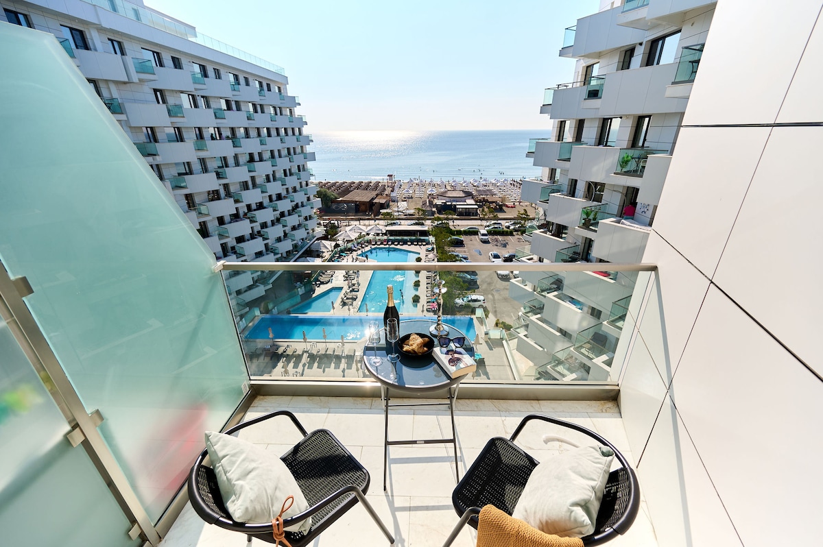 Infinity Panoramic Studio Beach Resort - parking — Studio — închiriere de vacanță cu vedere la mare în Infinity Resort & SPA, Mamaia Nord, Constanța, România — fotografia principală a proprietății | Aqua Vista Rentals