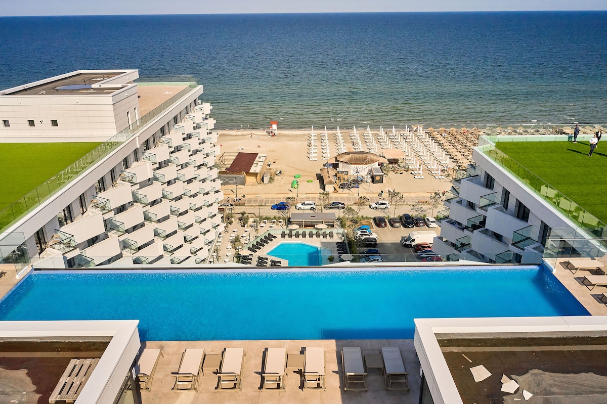 Lalublack Apart Infinity Pool Spa — Apartment — sea-view vacation rental at Infinity Resort & SPA, Mamaia Nord, Constanța, Romania — main property photo | Aqua Vista Rentals