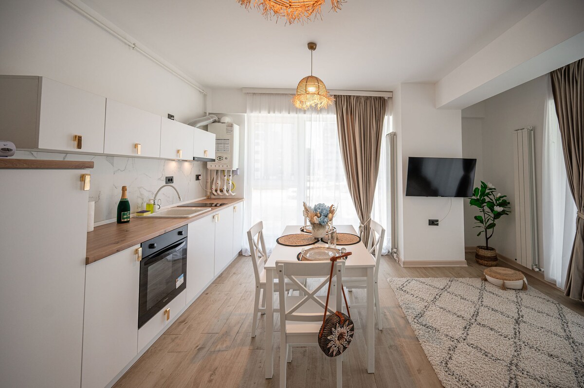 Lalublack Apart Infinity Pool Spa — Apartment — sea-view vacation rental at Infinity Resort & SPA, Mamaia Nord, Constanța, Romania — property photo 4 | Aqua Vista Rentals