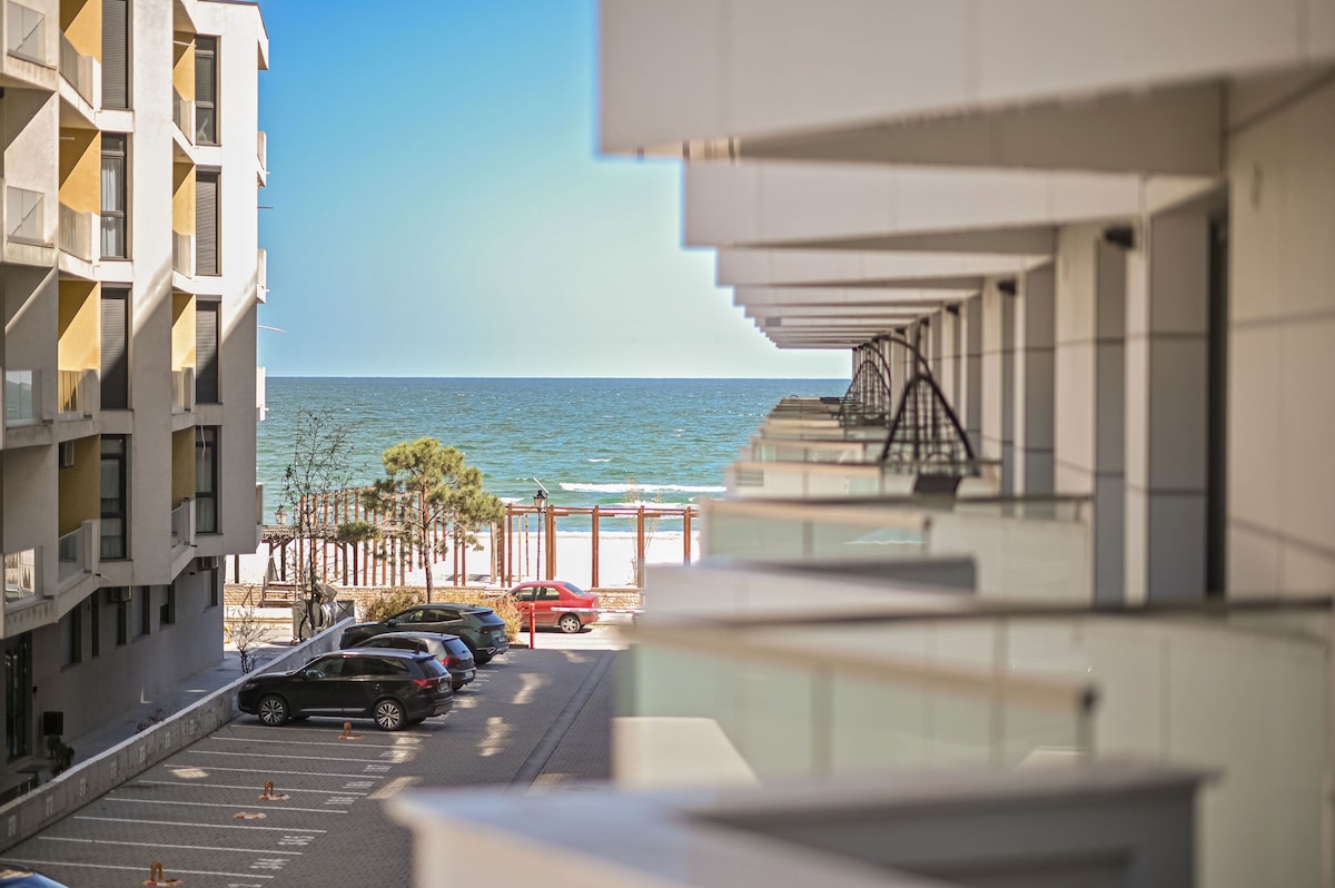 Lalublack Apart Infinity Pool Spa — Apartment — sea-view vacation rental at Infinity Resort & SPA, Mamaia Nord, Constanța, Romania — property photo 5 | Aqua Vista Rentals