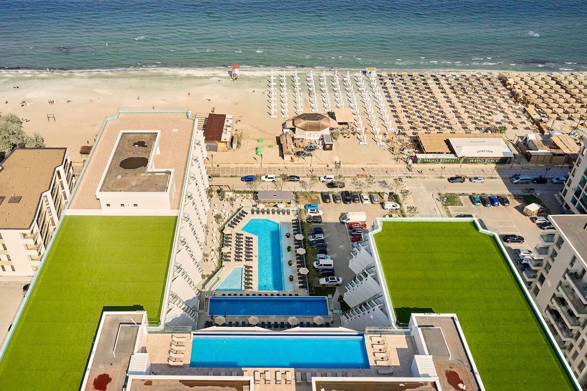 Sealand Apartment Infinity Pool Spa Resort-parking — Apartment — vacation rental at Infinity Resort & SPA, Mamaia Nord, Constanța, Romania — property photo 7 | Aqua Vista Rentals