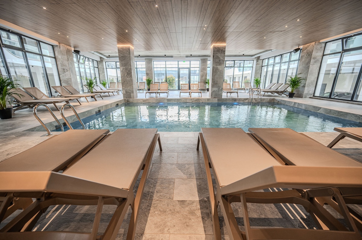 Rayan Apartment in Odyssey Spa & Pool -parking — Apartament — închiriere de vacanță în Alezzi Odyssey, Mamaia Nord, Constanța, România — fotografia principală a proprietății | Aqua Vista Rentals