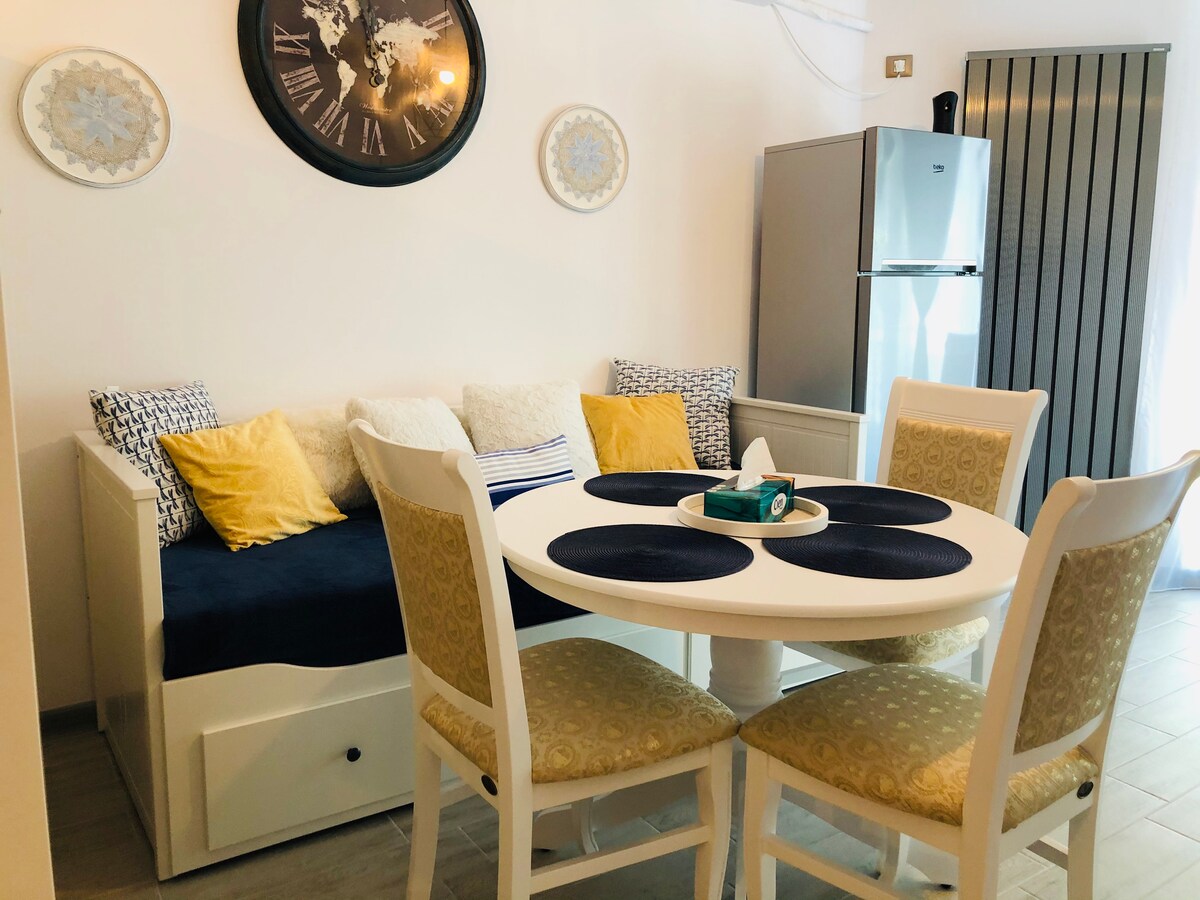 Baby Sea View and Pools Apart -Mamaia Beach Resort — Apartment — sea-view vacation rental at Alezzi Beach Resort, Mamaia Nord, Constanța, Romania — property photo 3 | Aqua Vista Rentals