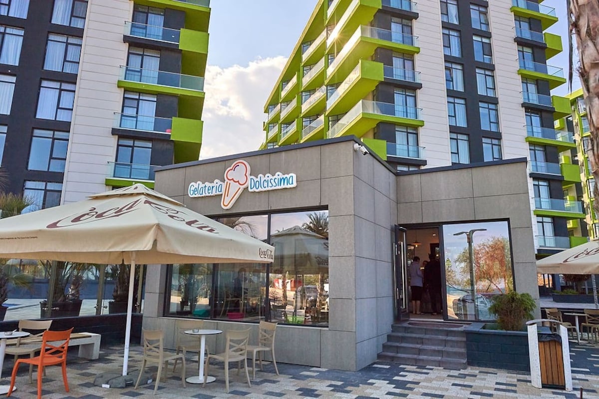 Baby Sea View and Pools Apart -Mamaia Beach Resort — Apartment — sea-view vacation rental at Alezzi Beach Resort, Mamaia Nord, Constanța, Romania — property photo 6 | Aqua Vista Rentals