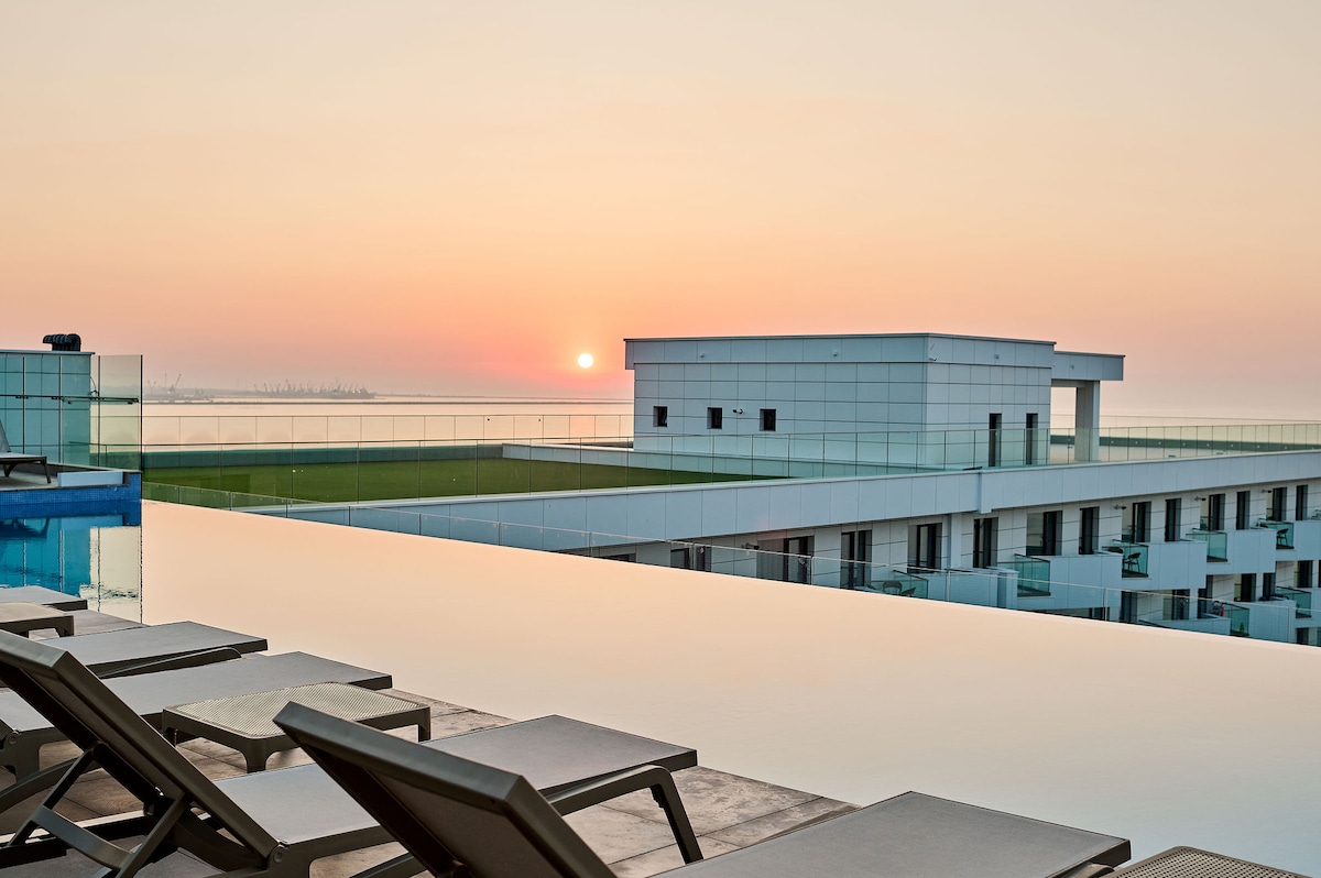 Sea Breeze Chill Out Infinity Spa & Pool-parking — Apartament — închiriere de vacanță cu vedere la mare în Infinity Resort & SPA, Mamaia Nord, Constanța, România — fotografia principală a proprietății | Aqua Vista Rentals