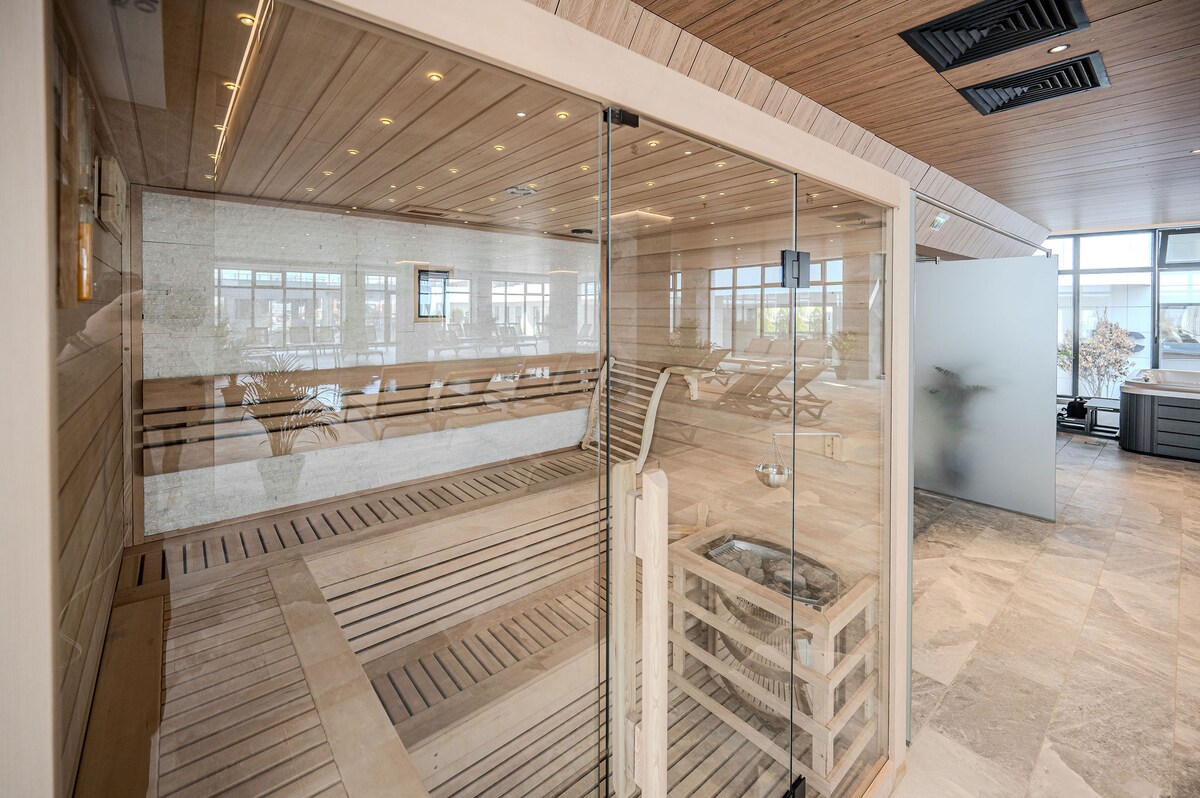 Christian Apartment in Odyssey Spa&Pool-parking — Apartment — vacation rental at Alezzi Odyssey, Mamaia Nord, Constanța, Romania — property photo 8 | Aqua Vista Rentals