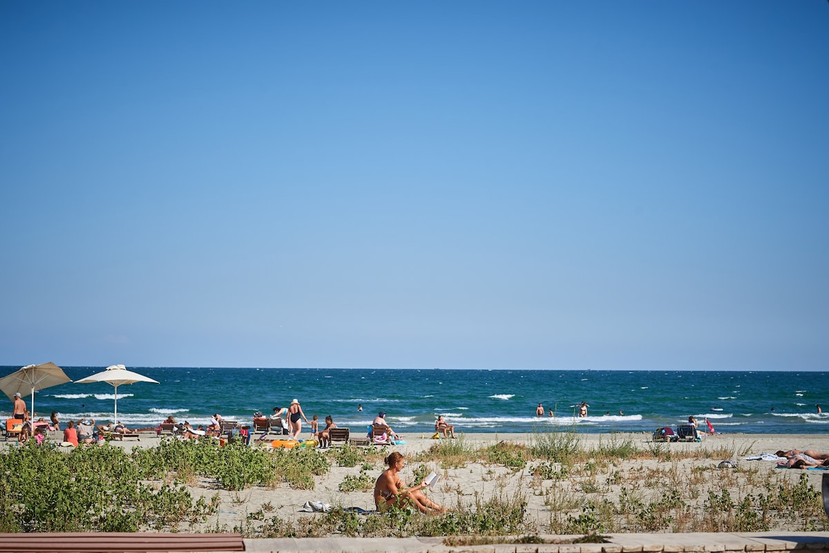 Paradise Sea View 2BD apt Spa n Pools beach resort — Apartment — sea-view vacation rental at Alezzi Beach Resort, Mamaia Nord, Constanța, Romania — property photo 7 | Aqua Vista Rentals