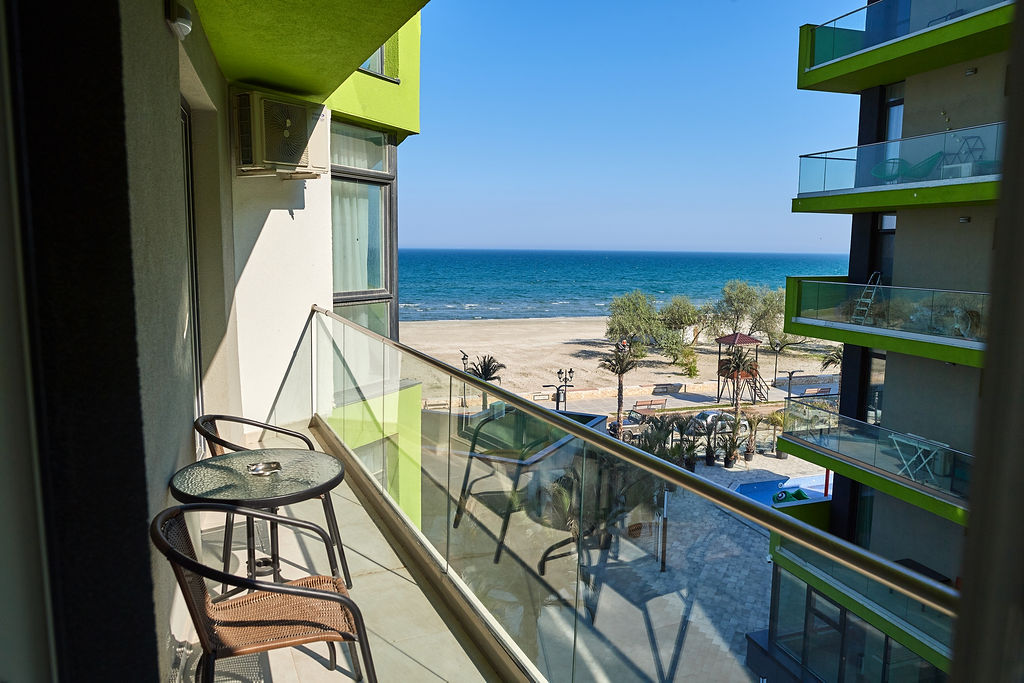 Blue Apartment in Spa n Pool Beach resort — Apartament — închiriere de vacanță cu vedere la mare în Alezzi Beach Resort, Mamaia Nord, Constanța, România — fotografia principală a proprietății | Aqua Vista Rentals