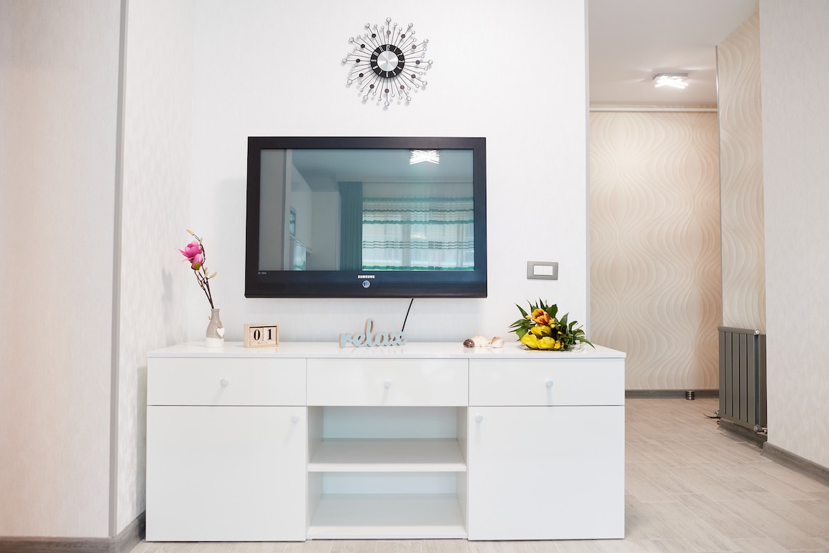 Aquamarin 2BD apt Spa n Pools Beach resort — Apartment — vacation rental at Alezzi Beach Resort, Mamaia Nord, Constanța, Romania — property photo 4 | Aqua Vista Rentals