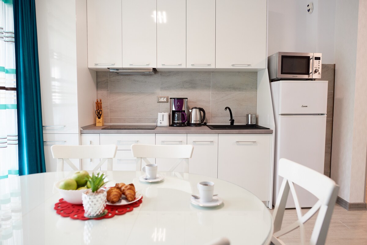 Aquamarin 2BD apt Spa n Pools Beach resort — Apartment — vacation rental at Alezzi Beach Resort, Mamaia Nord, Constanța, Romania — property photo 5 | Aqua Vista Rentals