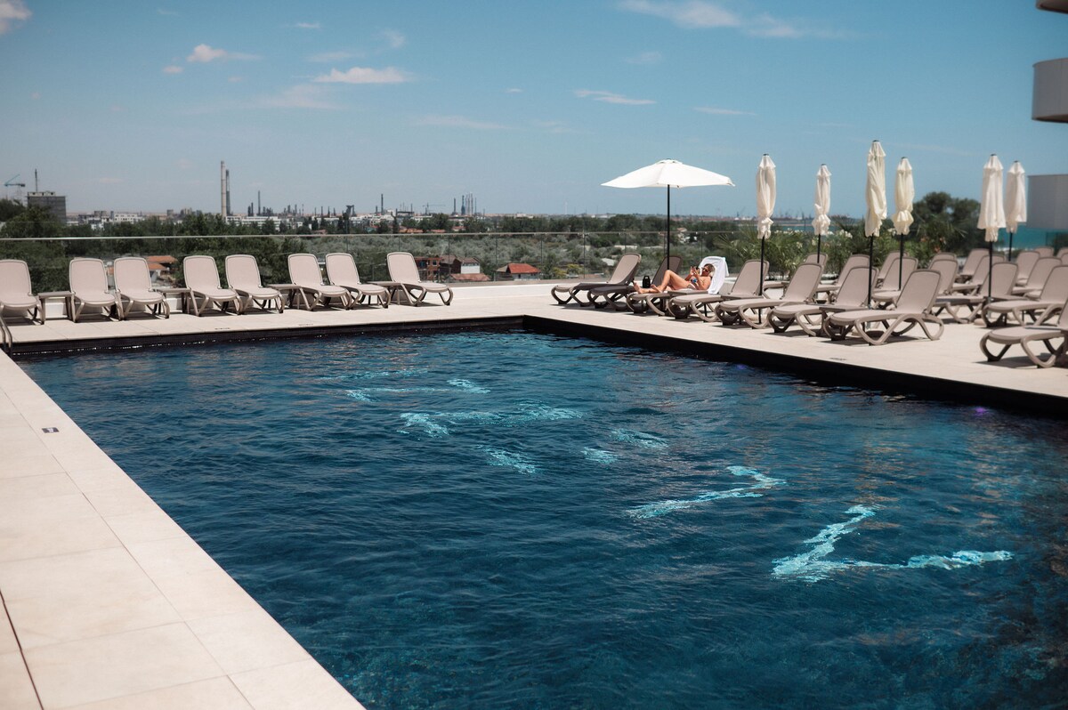 L&S Apartment in Odyssey Spa&Pool-parking — Apartament — închiriere de vacanță în Alezzi Odyssey, Mamaia Nord, Constanța, România — fotografia principală a proprietății | Aqua Vista Rentals
