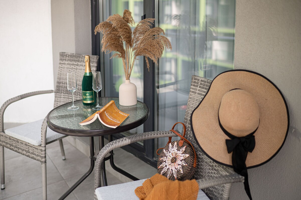 Mediteraneo Apartment Beach Spa&Pool Resort — Apartament — închiriere de vacanță în Alezzi Beach Resort, Mamaia Nord, Constanța, România — fotografia principală a proprietății | Aqua Vista Rentals