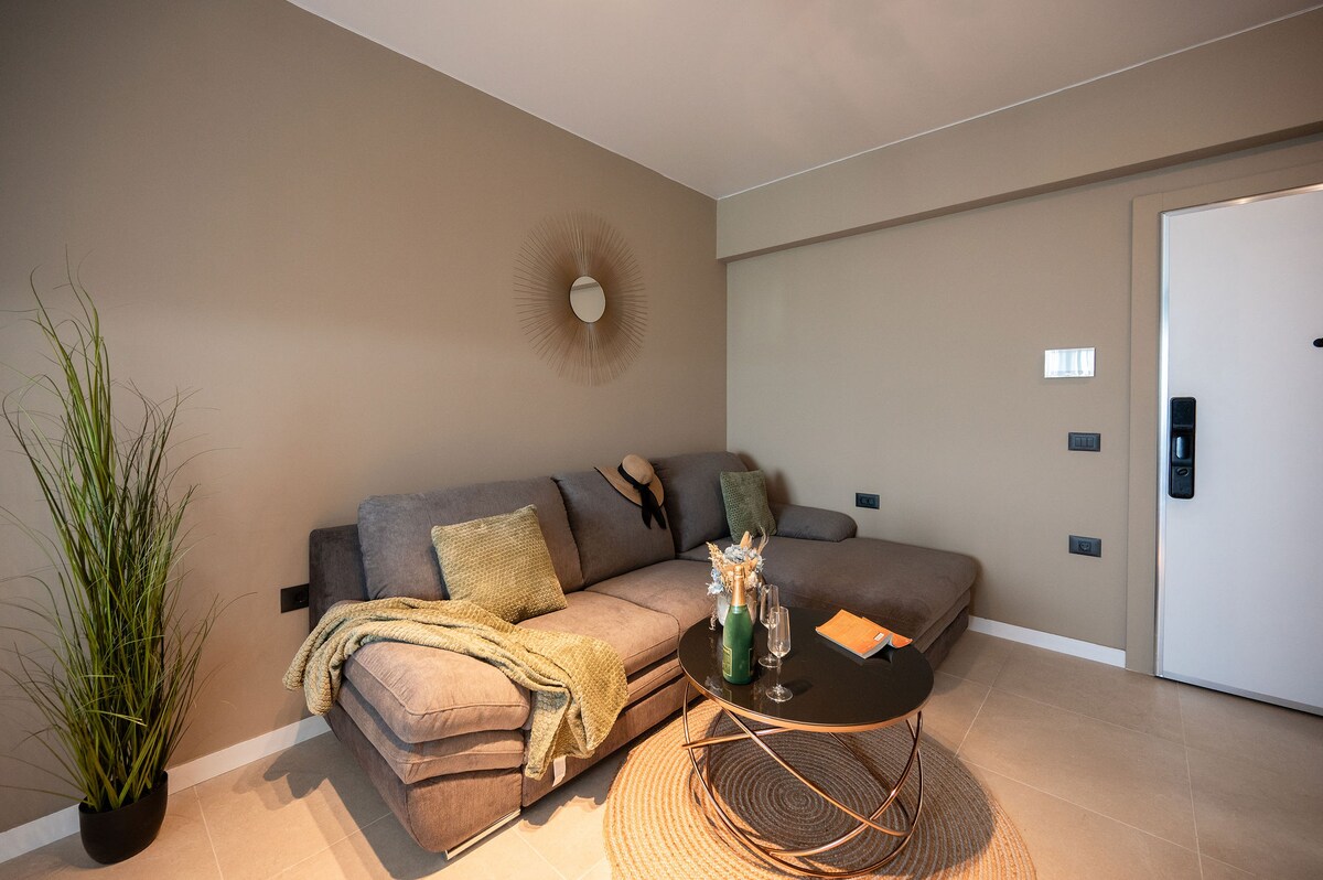 Topaz Apartment 54 in Odyssey Spa&Pool-parking — Apartment — vacation rental at Alezzi Odyssey, Mamaia Nord, Constanța, Romania — property photo 2 | Aqua Vista Rentals