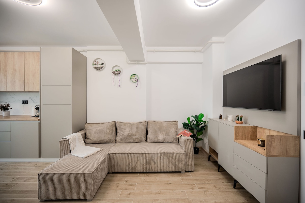 Maddy's Beachfront Apartment in Infinity Pool&Spa — Apartment — sea-view vacation rental at Infinity Resort & SPA, Mamaia Nord, Constanța, Romania — property photo 6 | Aqua Vista Rentals