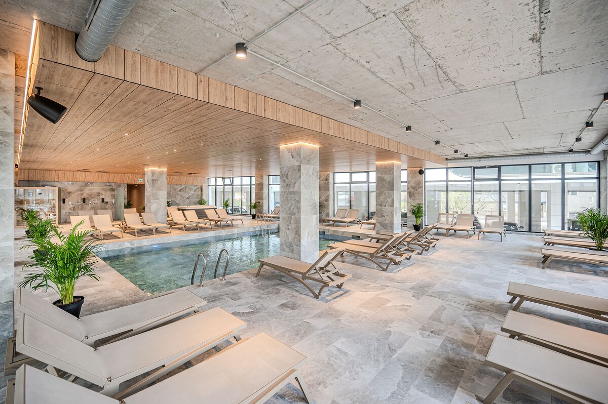 Onyx Apartment in Odyssey Spa&Pool-parking — Apartament — închiriere de vacanță în Alezzi Odyssey, Mamaia Nord, Constanța, România — fotografia principală a proprietății | Aqua Vista Rentals