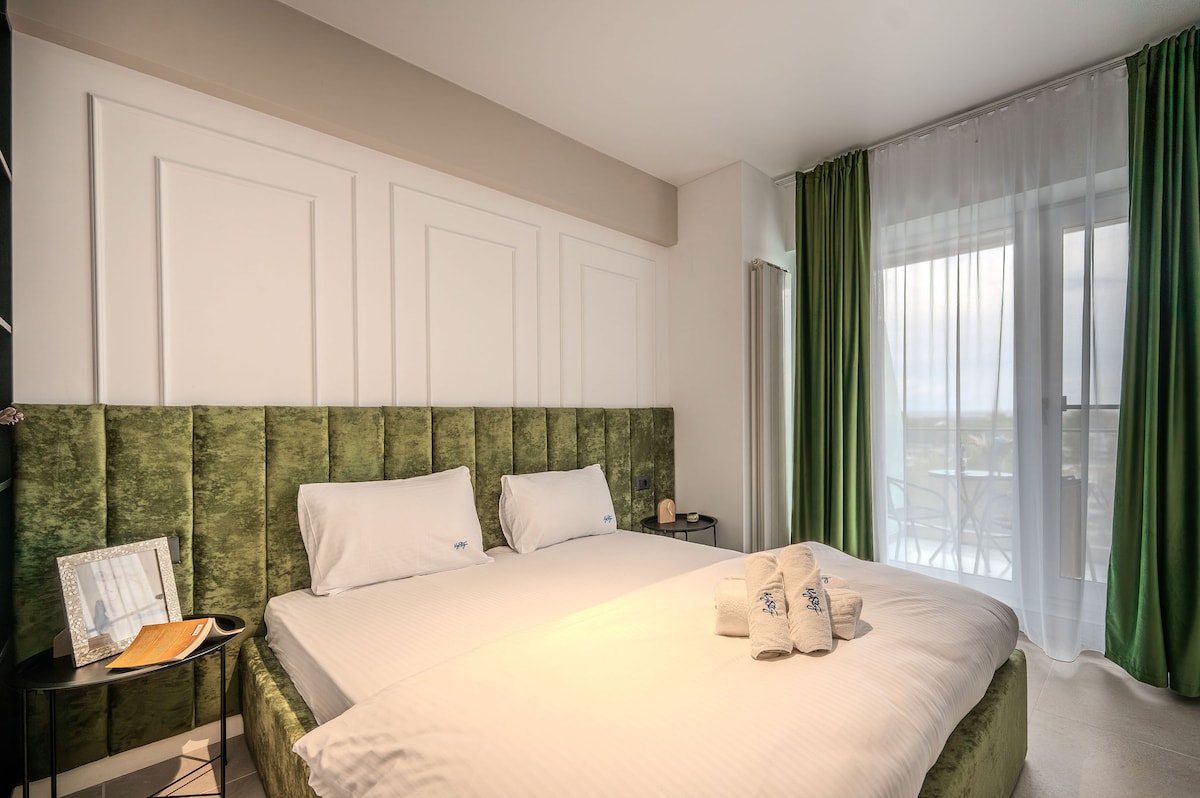 Bloomy Apartment in Odyssey Pools SPA and Parking — Apartment — sea-view vacation rental at Alezzi Odyssey, Mamaia Nord, Constanța, Romania — property photo 4 | Aqua Vista Rentals