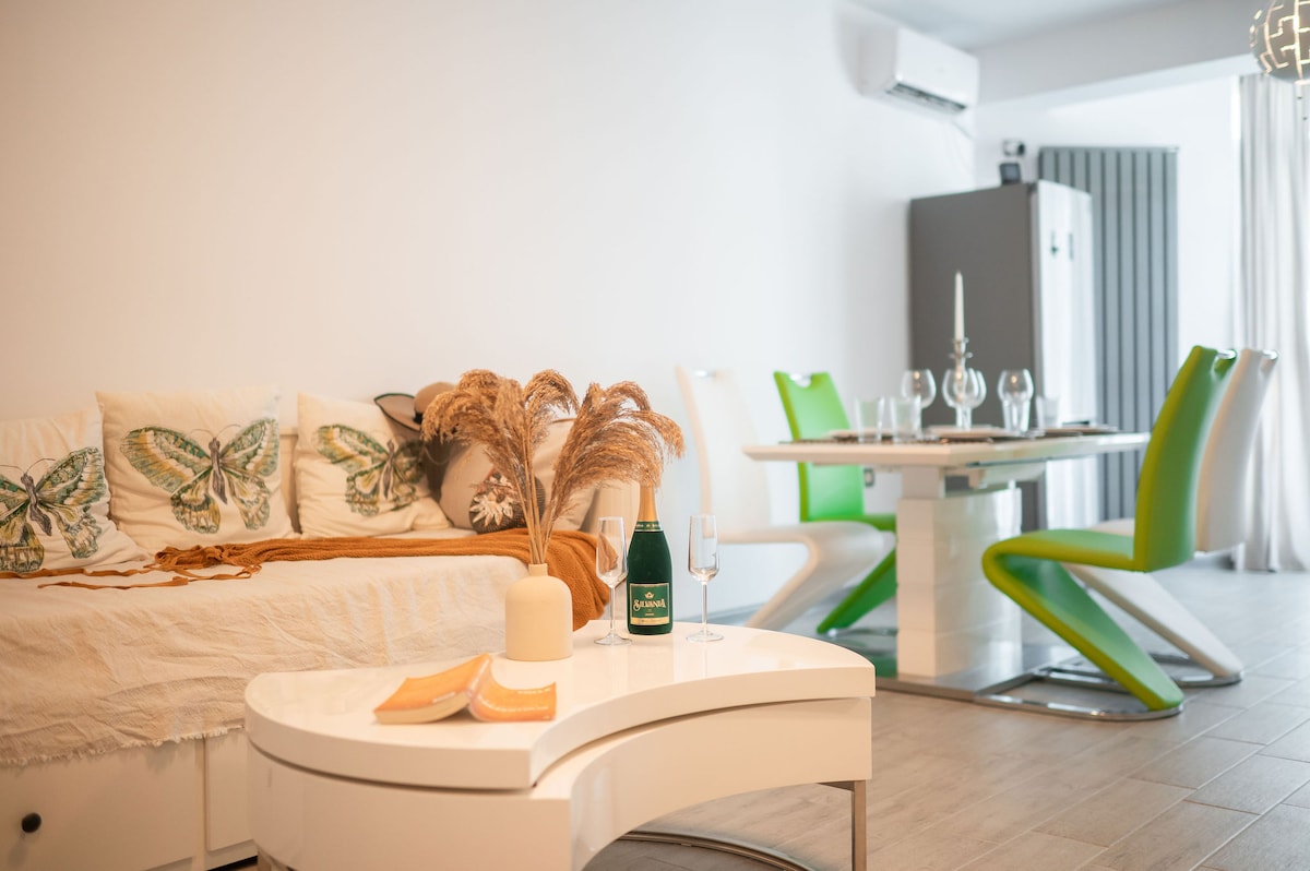 Rock Apartment in Alezzi pools n Spa — Apartment — sea-view vacation rental at Alezzi Beach Resort, Mamaia Nord, Constanța, Romania — property photo 3 | Aqua Vista Rentals