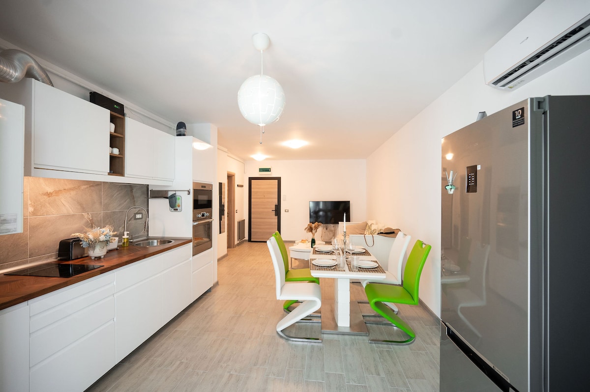Rock Apartment in Alezzi pools n Spa — Apartment — sea-view vacation rental at Alezzi Beach Resort, Mamaia Nord, Constanța, Romania — property photo 6 | Aqua Vista Rentals