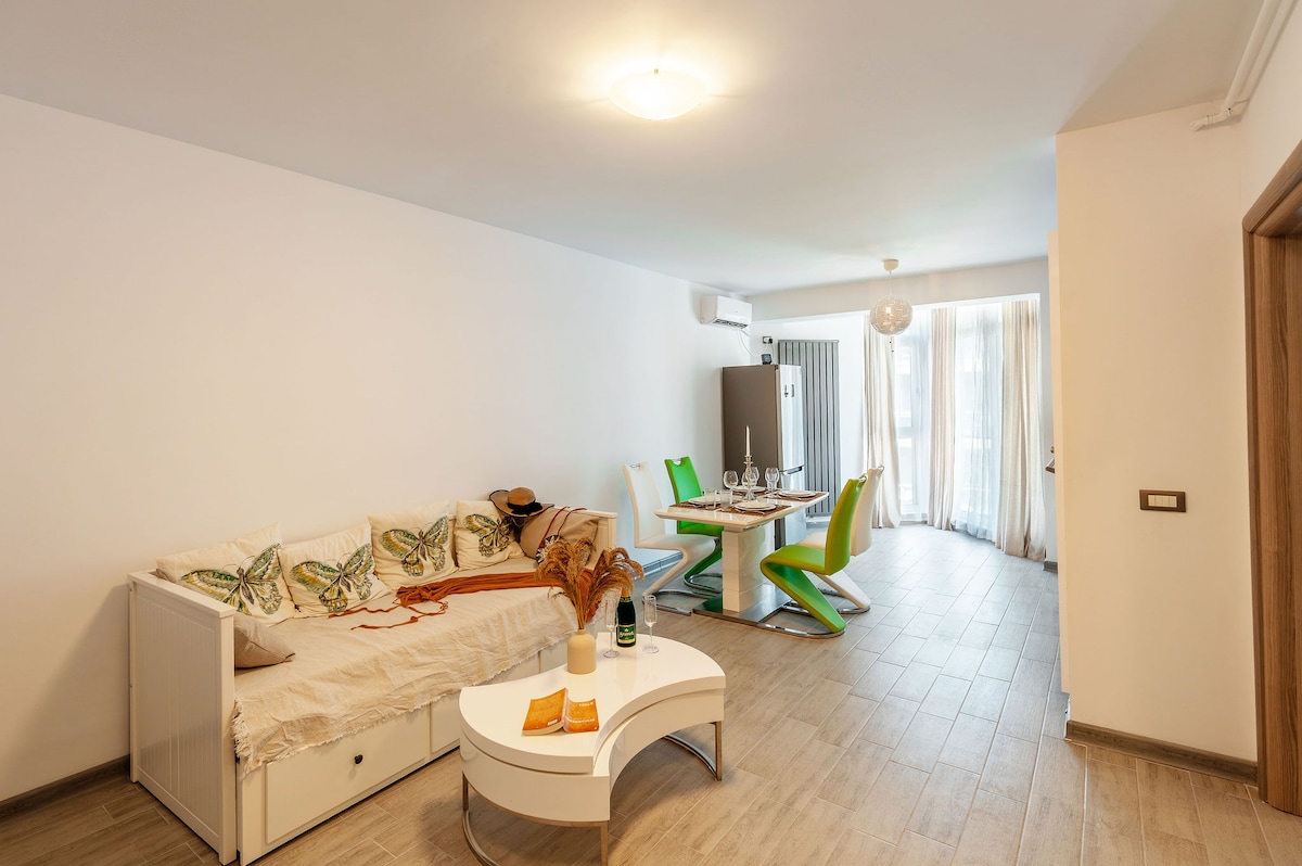 Rock Apartment in Alezzi pools n Spa — Apartment — sea-view vacation rental at Alezzi Beach Resort, Mamaia Nord, Constanța, Romania — property photo 8 | Aqua Vista Rentals