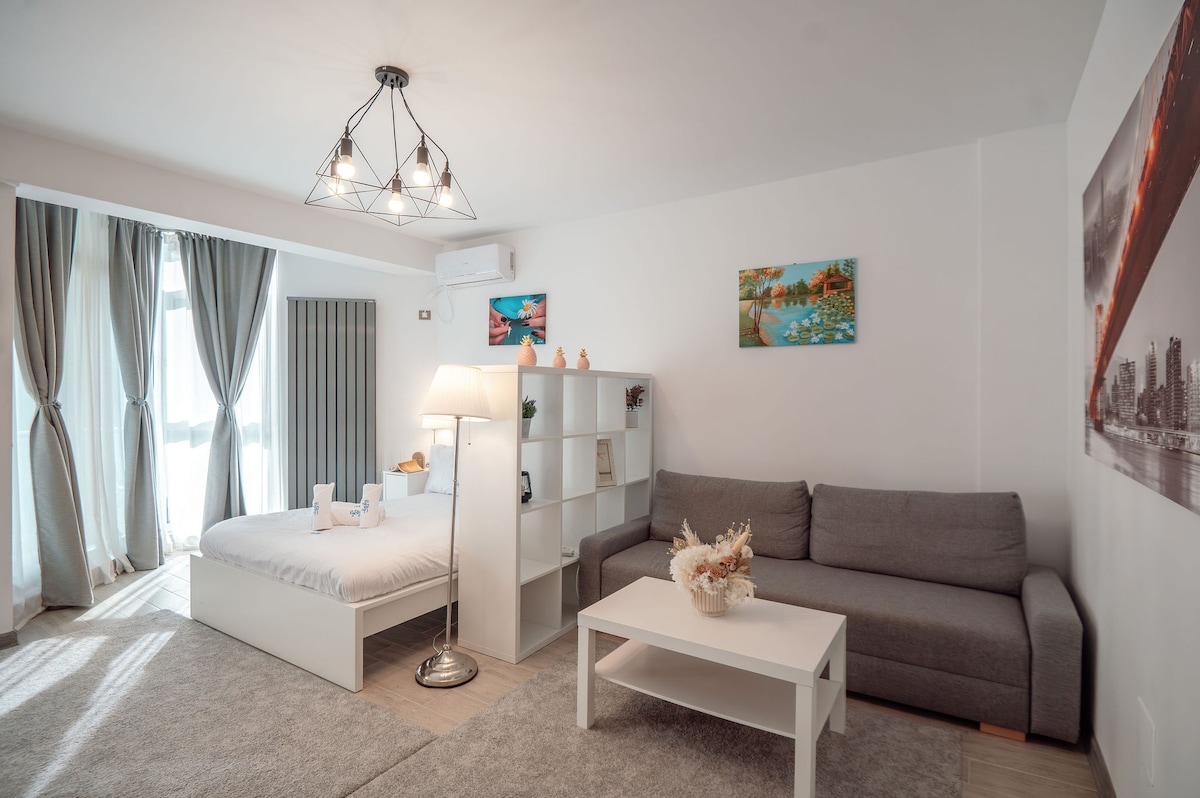 Waves Studio In Alezzi Pools and Spa — Studio — sea-view vacation rental at Alezzi Beach Resort, Mamaia Nord, Constanța, Romania — property photo 4 | Aqua Vista Rentals